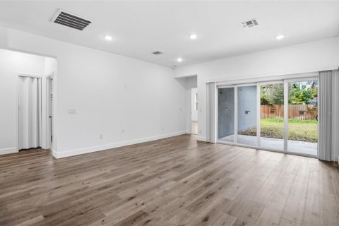 Casa en venta en Saint Petersburg, Florida, 4 dormitorios, 159.42 m2 № 2094515 - foto 5