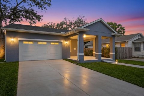 Casa en Saint Petersburg, Florida 4 dormitorios, 159.42 m2 № 2094515