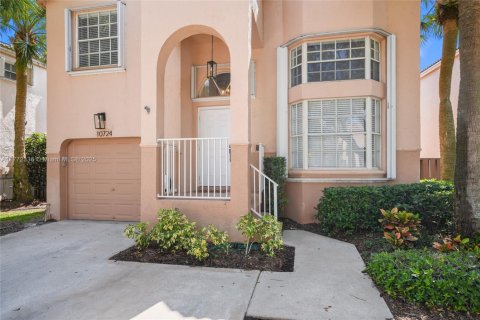 House in Plantation, Florida 3 bedrooms, 138.52 sq.m. № 1700010 - photo 3