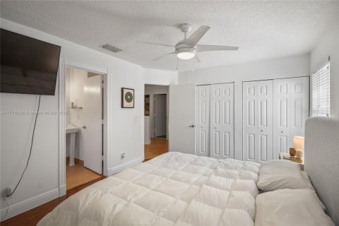 House in Plantation, Florida 3 bedrooms, 138.52 sq.m. № 1700010 - photo 27