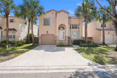 House in Plantation, Florida 3 bedrooms, 138.52 sq.m. № 1700010 - photo 1