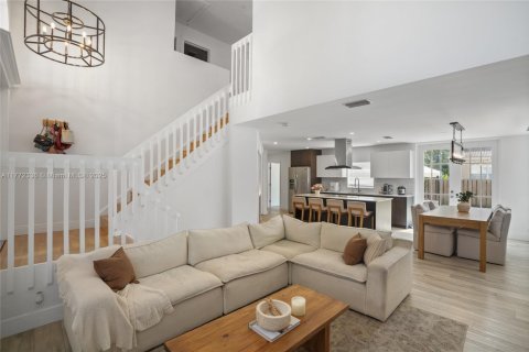 House in Plantation, Florida 3 bedrooms, 138.52 sq.m. № 1700010 - photo 4