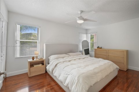 House in Plantation, Florida 3 bedrooms, 138.52 sq.m. № 1700010 - photo 24