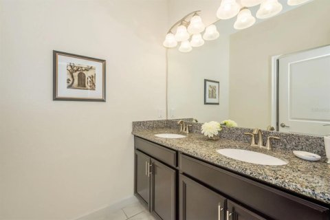 Townhouse in STOREY LAKE in Kissimmee, Florida 5 bedrooms, 197.7 sq.m. № 2092926 - photo 8
