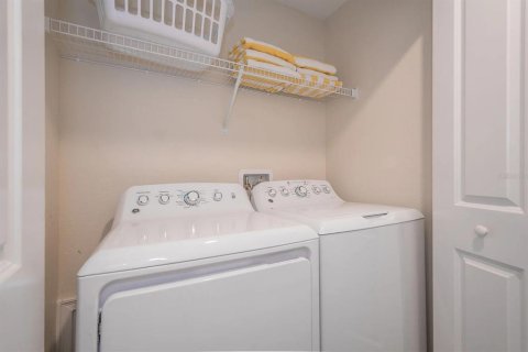 Townhouse in STOREY LAKE in Kissimmee, Florida 5 bedrooms, 197.7 sq.m. № 2092926 - photo 17