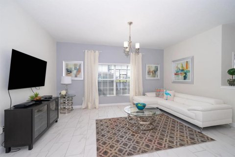 Townhouse in STOREY LAKE in Kissimmee, Florida 5 bedrooms, 197.7 sq.m. № 2092926 - photo 14