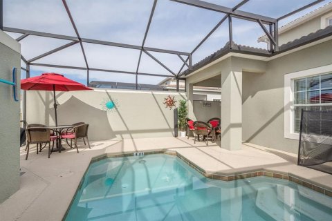Townhouse in STOREY LAKE in Kissimmee, Florida 5 bedrooms, 197.7 sq.m. № 2092926 - photo 2