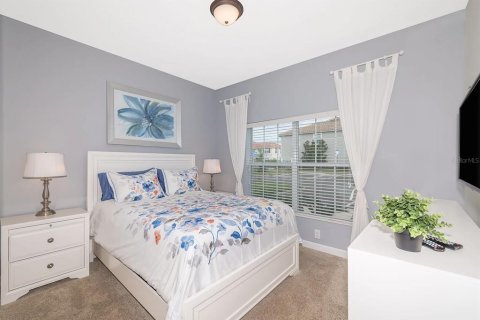 Townhouse in STOREY LAKE in Kissimmee, Florida 5 bedrooms, 197.7 sq.m. № 2092926 - photo 4