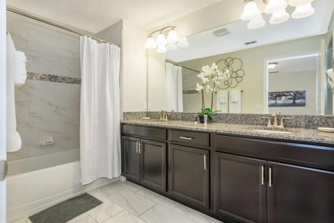 Townhouse in STOREY LAKE in Kissimmee, Florida 5 bedrooms, 197.7 sq.m. № 2092926 - photo 11