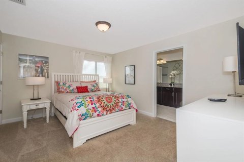 Townhouse in STOREY LAKE in Kissimmee, Florida 5 bedrooms, 197.7 sq.m. № 2092926 - photo 6