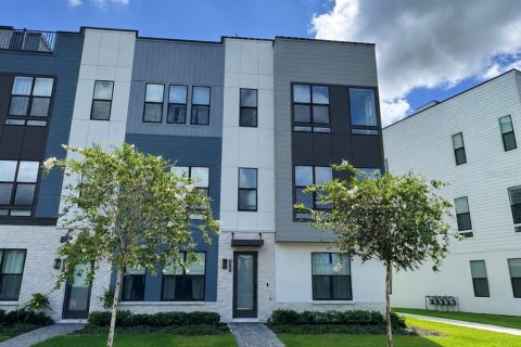 Townhouse in Orlando, Florida 3 bedrooms, 193.7 sq.m. № 2304793 - photo 2