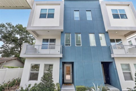 Снять в аренду таунхаус в Орландо, Флорида 4 комнаты, 161.28м2, № 2427174 - фото 2