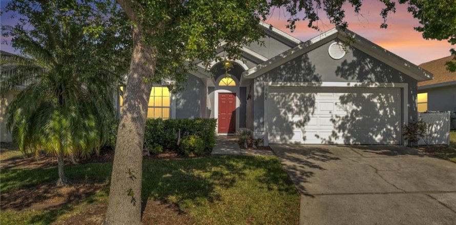House in Davenport, Florida 4 bedrooms, 155.52 sq.m. № 1655129