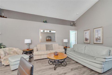 House in Davenport, Florida 4 bedrooms, 155.52 sq.m. № 1655129 - photo 20