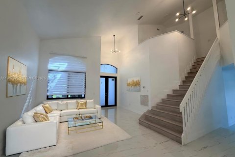 Villa ou maison à louer à Pembroke Pines, Floride: 5 chambres, 233.46 m2 № 2051542 - photo 2