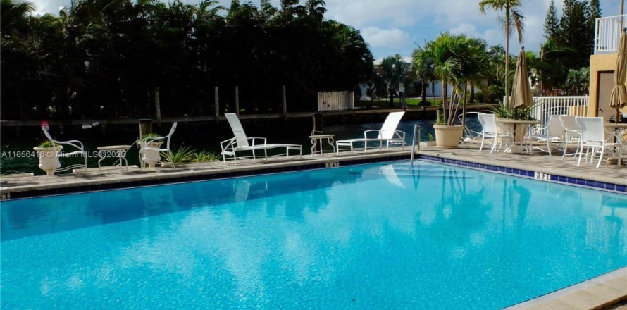 Condo à North Miami, Floride, 1 chambre  № 1878618