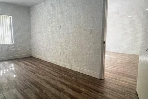Copropriété à louer à North Miami, Floride: 1 chambre, 85.47 m2 № 1878618 - photo 5