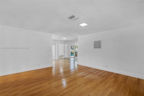 Villa ou maison à vendre à Oakland Park, Floride: 3 chambres, 121.89 m2 № 1872317 - photo 5