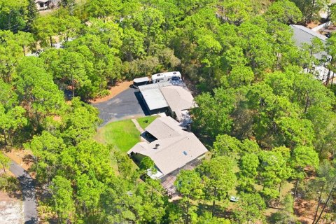 House in Weeki Wachee, Florida 3 bedrooms, 198.81 sq.m. № 2214930 - photo 5