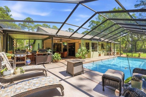 House in Weeki Wachee, Florida 3 bedrooms, 198.81 sq.m. № 2214930 - photo 3