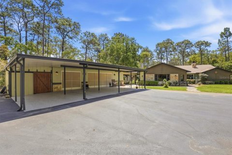 House in Weeki Wachee, Florida 3 bedrooms, 198.81 sq.m. № 2214930 - photo 12