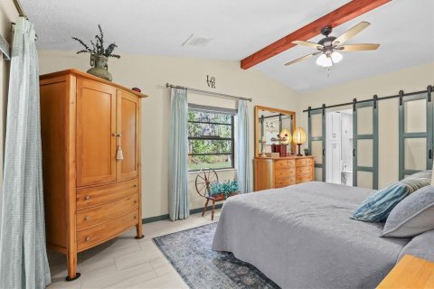 House in Weeki Wachee, Florida 3 bedrooms, 198.81 sq.m. № 2214930 - photo 29