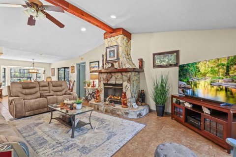 House in Weeki Wachee, Florida 3 bedrooms, 198.81 sq.m. № 2214930 - photo 16
