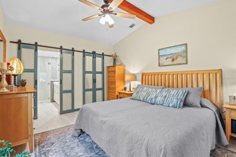 House in Weeki Wachee, Florida 3 bedrooms, 198.81 sq.m. № 2214930 - photo 30