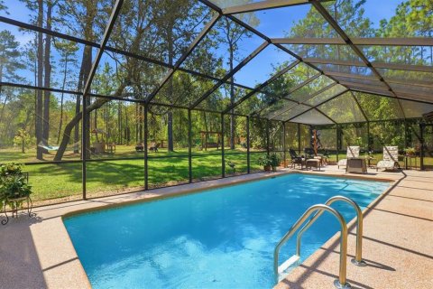 House in Weeki Wachee, Florida 3 bedrooms, 198.81 sq.m. № 2214930 - photo 2