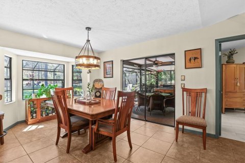 House in Weeki Wachee, Florida 3 bedrooms, 198.81 sq.m. № 2214930 - photo 25