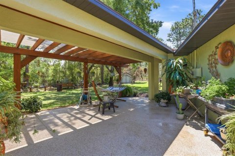 House in Weeki Wachee, Florida 3 bedrooms, 198.81 sq.m. № 2214930 - photo 11