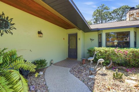 House in Weeki Wachee, Florida 3 bedrooms, 198.81 sq.m. № 2214930 - photo 14