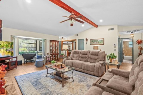 House in Weeki Wachee, Florida 3 bedrooms, 198.81 sq.m. № 2214930 - photo 17
