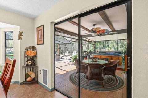 House in Weeki Wachee, Florida 3 bedrooms, 198.81 sq.m. № 2214930 - photo 27