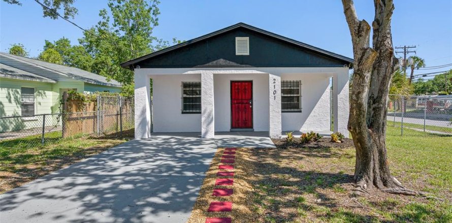 House in Tampa, Florida 3 bedrooms, 97.55 sq.m. № 1768091