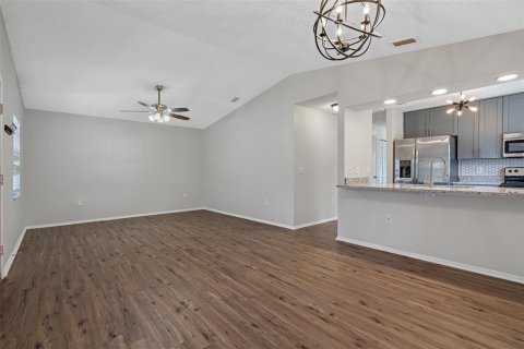House in Tampa, Florida 3 bedrooms, 97.55 sq.m. № 1768091 - photo 4