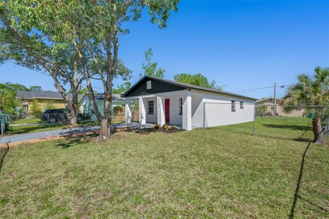 House in Tampa, Florida 3 bedrooms, 97.55 sq.m. № 1768091 - photo 28