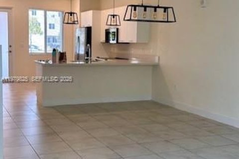 Condo in Doral, Florida, 3 bedrooms in LANDMARK  № 2049787 - photo 2