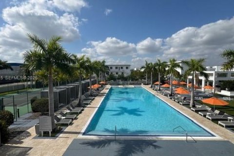 Condo in Doral, Florida, 3 bedrooms in LANDMARK  № 2049787 - photo 5