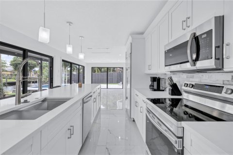 House in Fort Lauderdale, Florida 3 bedrooms № 1954098 - photo 7