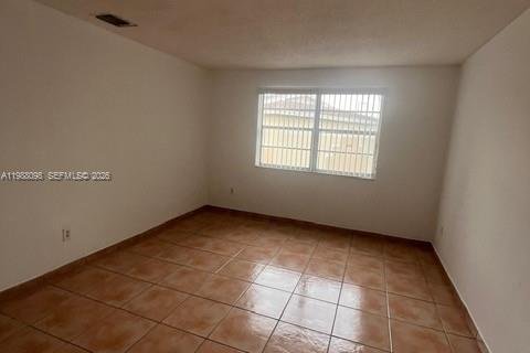 Copropriété à louer à Doral, Floride: 2 chambres, 98.48 m2 № 2050721 - photo 2
