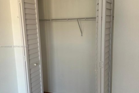 Copropriété à louer à Doral, Floride: 2 chambres, 98.48 m2 № 2050721 - photo 9