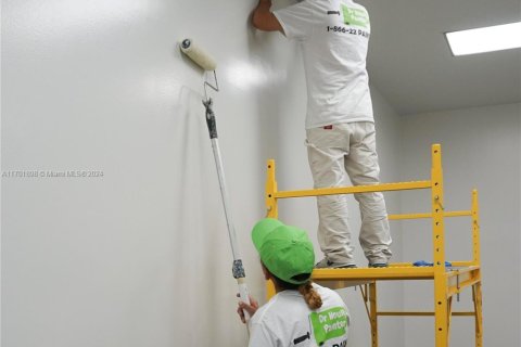 Commercial property in North Miami Beach, Florida № 1958626 - photo 3