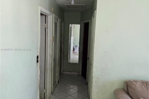 Купить виллу или дом в Майами-Гарденс, Флорида 5 спален, 155.52м2, № 2050530 - фото 23