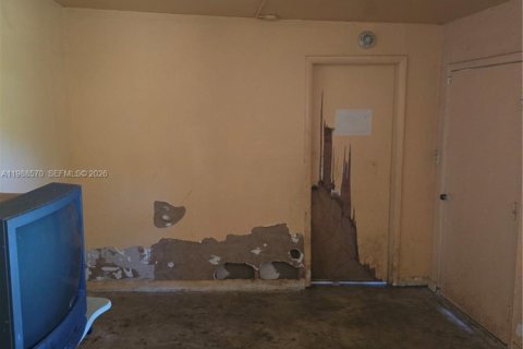 Купить виллу или дом в Майами-Гарденс, Флорида 5 спален, 155.52м2, № 2050530 - фото 25