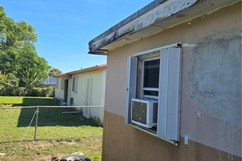 Купить виллу или дом в Майами-Гарденс, Флорида 5 спален, 155.52м2, № 2050530 - фото 16