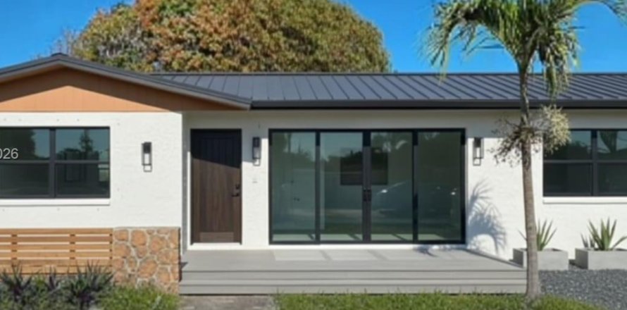 Дом в Майами-Гарденс, Флорида 5 спален, 155.52м2 № 2050530