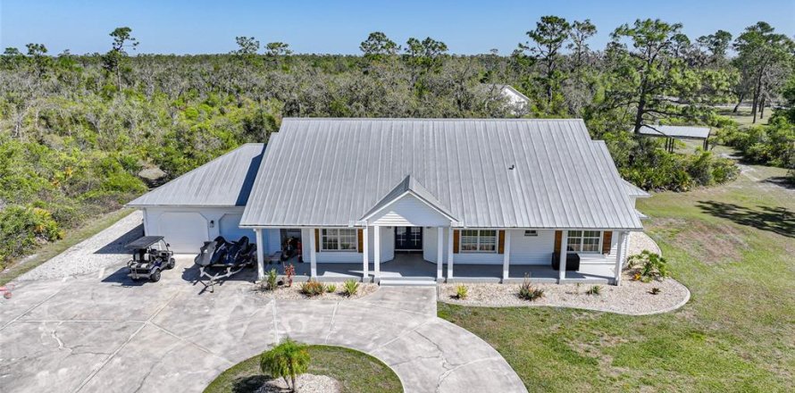 House in Punta Gorda, Florida 3 bedrooms, 233.37 sq.m. № 1583224