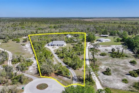 House in Punta Gorda, Florida 3 bedrooms, 233.37 sq.m. № 1583224 - photo 2