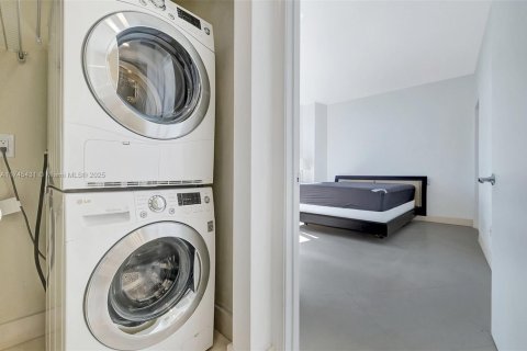 Condominio en venta en Miami, Florida, 2 dormitorios, 173.73 m2 № 1707740 - foto 11